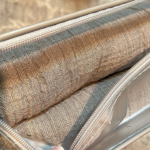 Home Treasures Bed Cover - Picture 3 of 7